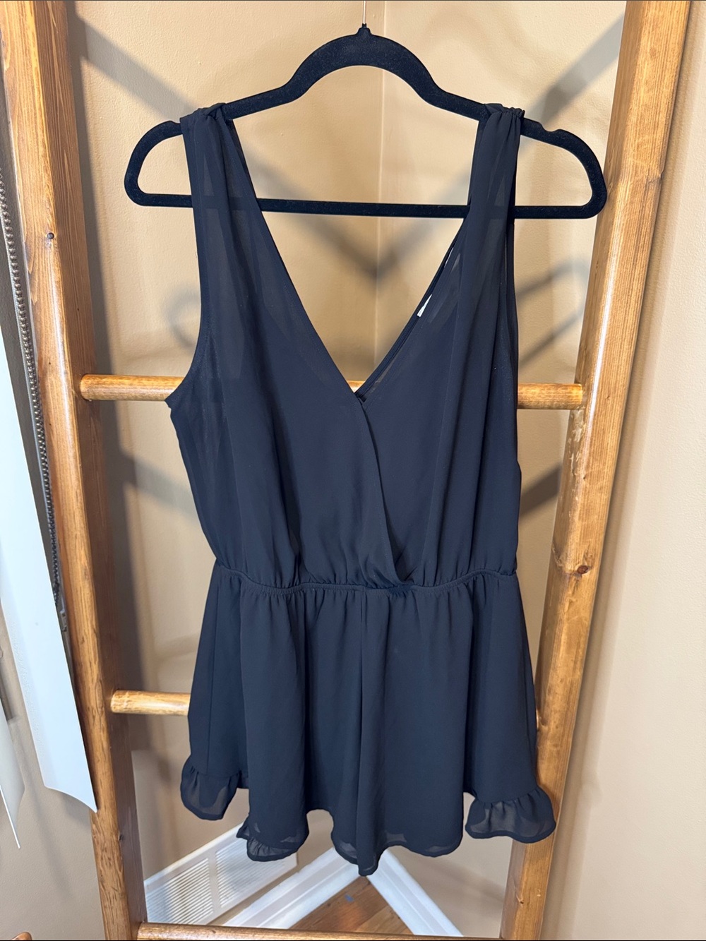 Astr Black Sleeveless V-Neck Chiffon Romper